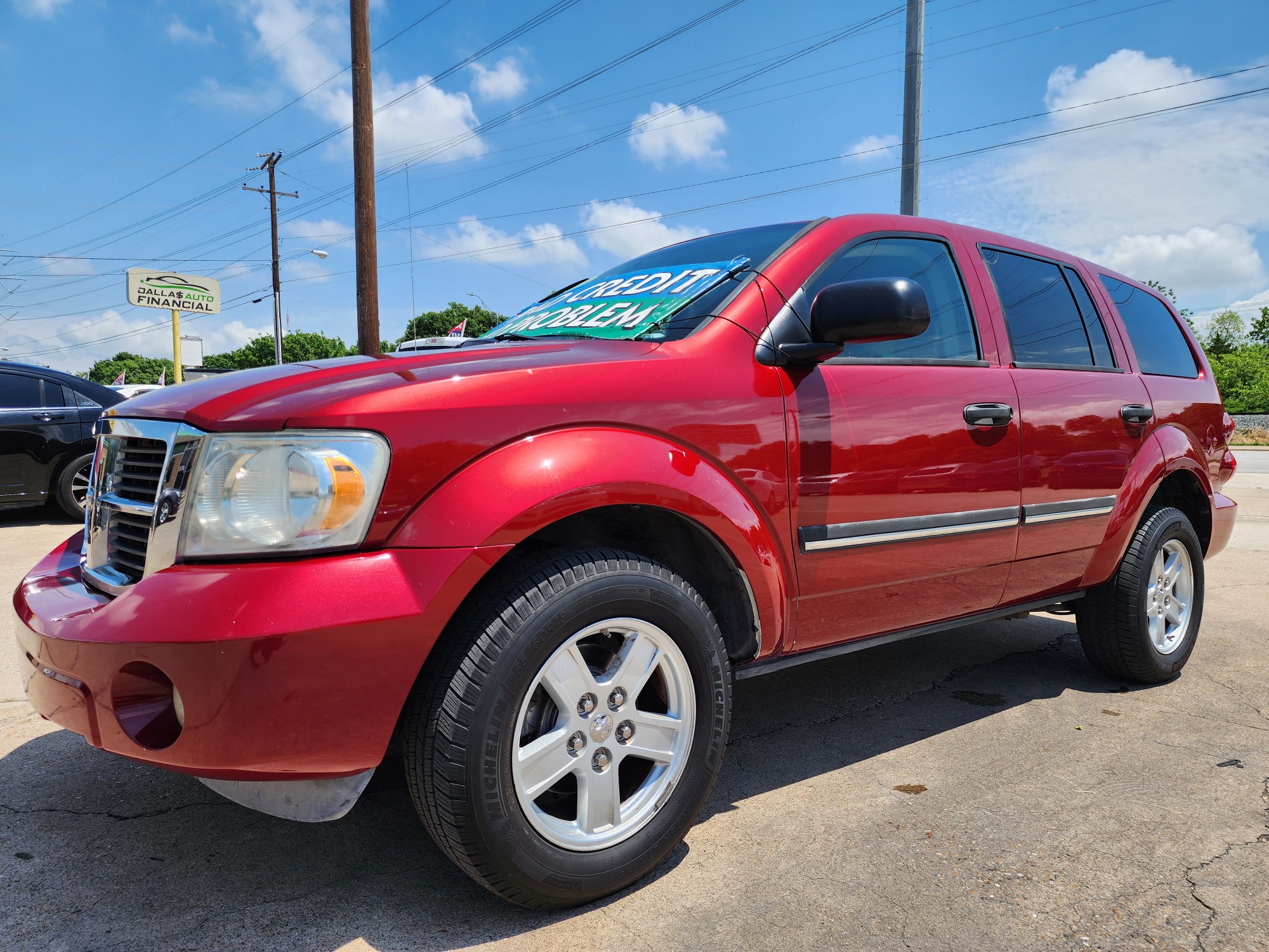 2007 RED /GRAY Dodge Durango SLT (1D8HD48P47F) with an 4.7L V8 SOHC 16V FFV engine, AUTO transmission, located at 2660 S.Garland Avenue, Garland, TX, 75041, (469) 298-3118, 32.885387, -96.656776 - Welcome to DallasAutos4Less, one of the Premier BUY HERE PAY HERE Dealers in the North Dallas Area. We specialize in financing to people with NO CREDIT or BAD CREDIT. We need proof of income, proof of residence, and a ID. Come buy your new car from us today!! This is a 2007 Dodge Durango SLT SUV! - Photo #7